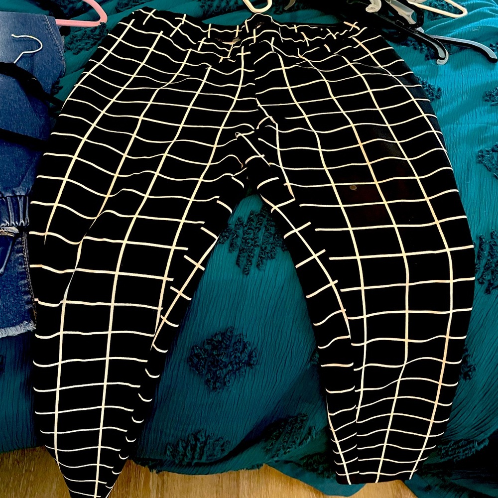 Black and white pants 3x